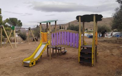 Ya ha finalizado la adecuación y apertura del nuevo espacio infantil en el parque situado en el entorno de la Cerrada.